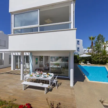 The Ultimate Guide To Renting Your Luxury 5 Bedroom Minutes From The Beach, 1530 *