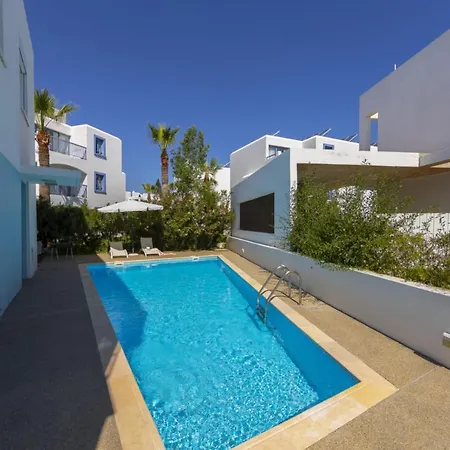 The Ultimate Guide To Renting Your Luxury 5 Bedroom Minutes From The Beach, 1530 Villa *