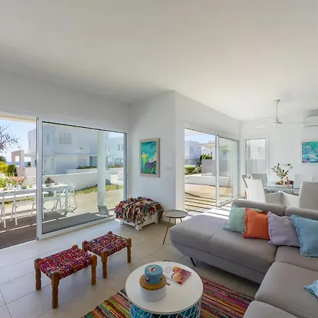 The Ultimate Guide To Renting Your Luxury 5 Bedroom Minutes From The Beach, 1530 Villa *