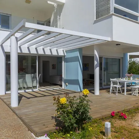Villa The Ultimate Guide To Renting Your Luxury 5 Bedroom Minutes From The Beach, 1530