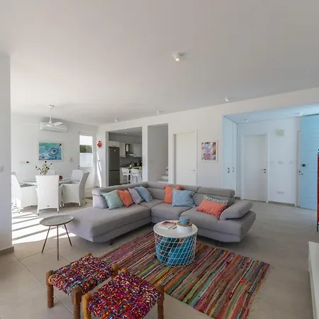 Villa The Ultimate Guide To Renting Your Luxury 5 Bedroom Minutes From The Beach, 1530