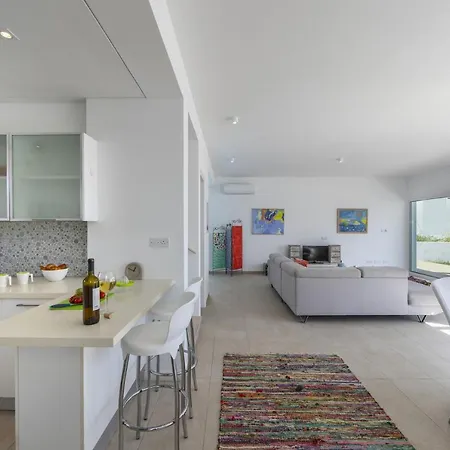 Villa The Ultimate Guide To Renting Your Luxury 5 Bedroom Minutes From The Beach, 1530