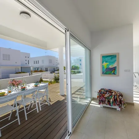 Villa The Ultimate Guide To Renting Your Luxury 5 Bedroom Minutes From The Beach, 1530 *