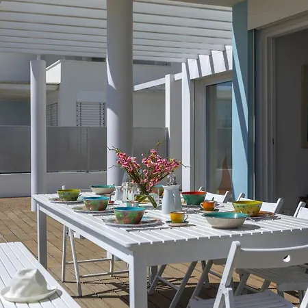 The Ultimate Guide To Renting Your Luxury 5 Bedroom Minutes From The Beach, 1530 Villa *