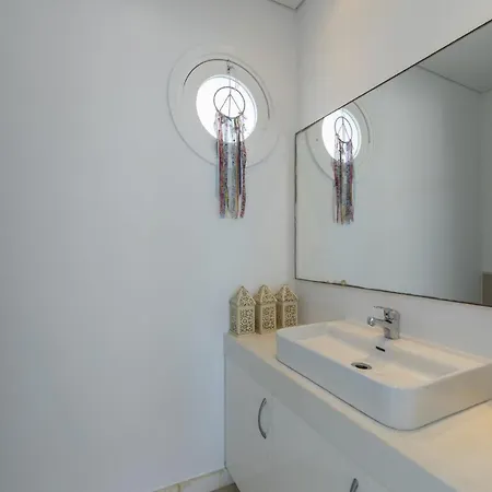 The Ultimate Guide To Renting Your Luxury 5 Bedroom Minutes From The Beach, 1530 Villa *