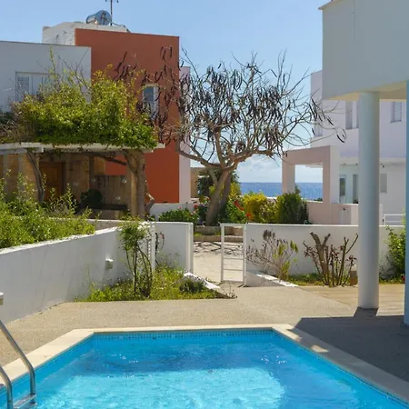 The Ultimate Guide To Renting Your Luxury 5 Bedroom Minutes From The Beach, 1530 Villa *