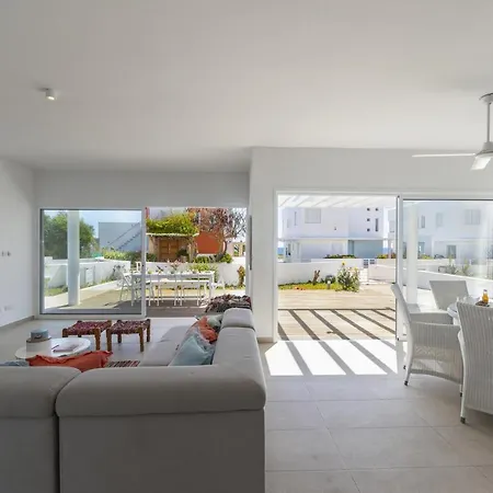 The Ultimate Guide To Renting Your Luxury 5 Bedroom Minutes From The Beach, 1530 Villa *
