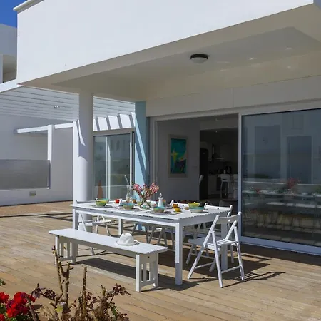 Villa The Ultimate Guide To Renting Your Luxury 5 Bedroom Minutes From The Beach, 1530 Protarász