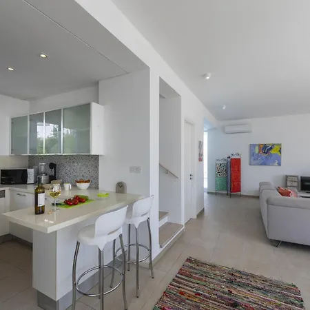 The Ultimate Guide To Renting Your Luxury 5 Bedroom Minutes From The Beach, 1530 *