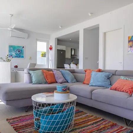 The Ultimate Guide To Renting Your Luxury 5 Bedroom Minutes From The Beach, 1530 Protarász