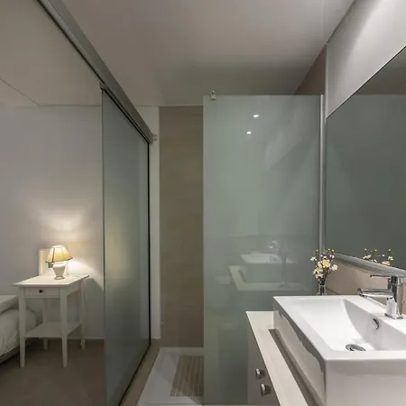 The Ultimate Guide To Renting Your Luxury 5 Bedroom Minutes From The Beach, 1530 Villa *