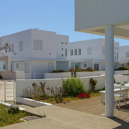 The Ultimate Guide To Renting Your Luxury 5 Bedroom Minutes From The Beach, 1530 Villa